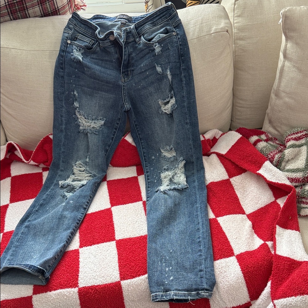 Judy Blue Distressed Boyfriend Jeans in Blue